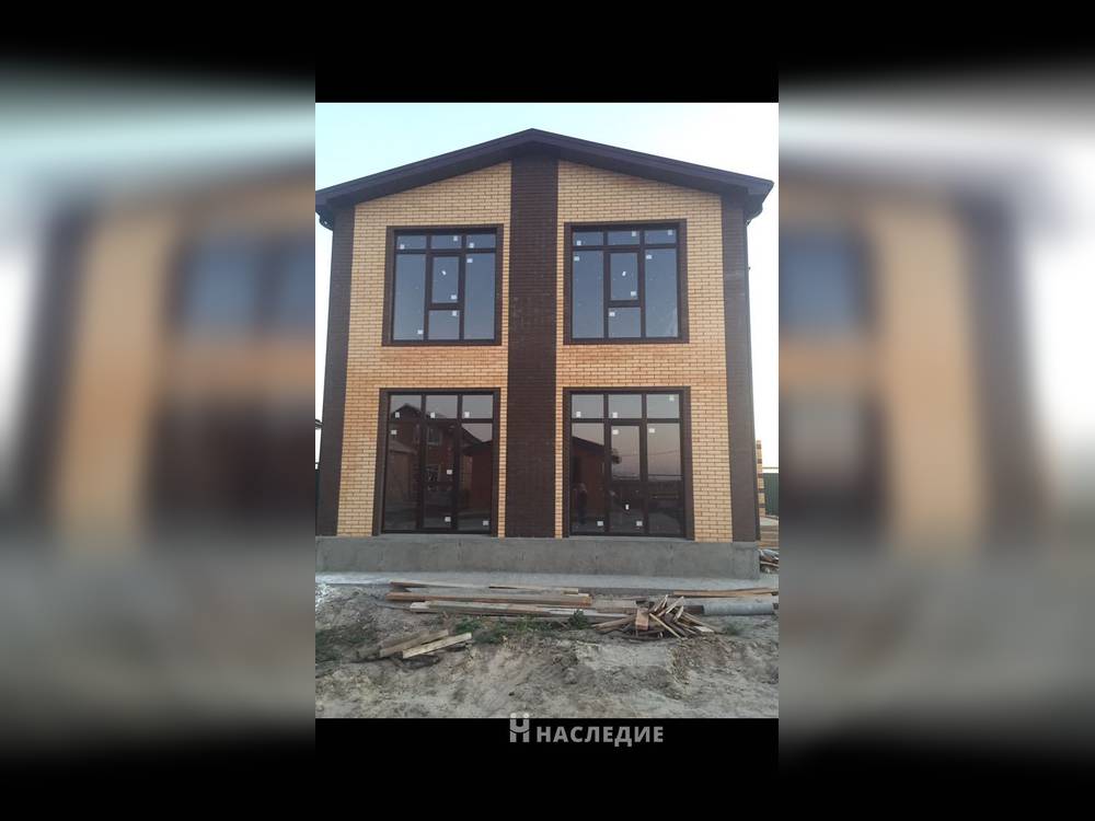 Кирпичный 2-этажный дом 170 м2 на участке 6 сот. ЗЖМ (Западный Батайск Койсуг), ул. Минская - фото 1